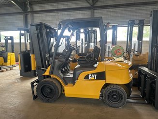 Chariot élévateur frontal 4 roues Caterpillar GP30N