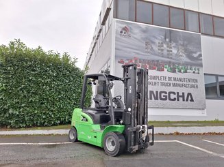 Chariot élévateur frontal 4 roues Hangcha XC35i