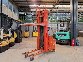 Gerbeur accompagnant BT LSF 1250 EE - 11