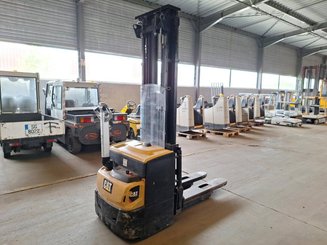 Gerbeur accompagnant Caterpillar NSP16N2