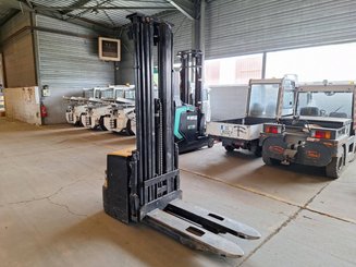 Gerbeur accompagnant Caterpillar NSP16N2