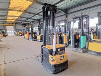 Gerbeur accompagnant Caterpillar NSP16N2