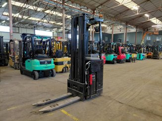 Gerbeur porté debout Caterpillar NSR16N