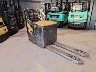 Transpalette accompagnant Caterpillar NPF25N2