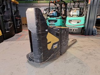 Transpalette accompagnant Caterpillar NPF25N2
