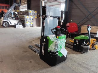 Gerbeur accompagnant Hangcha CDD16-XT1-SI