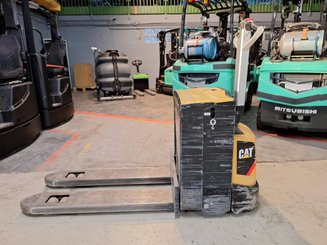 Transpalette accompagnant Caterpillar NPP20N2E