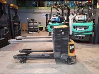 Transpalette accompagnant Caterpillar NPP20N2E