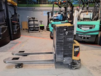 Transpalette accompagnant Caterpillar NPP20N2E