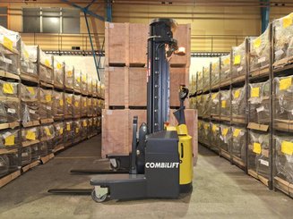 Gerbeur multidirectionnel Combilift WR4
