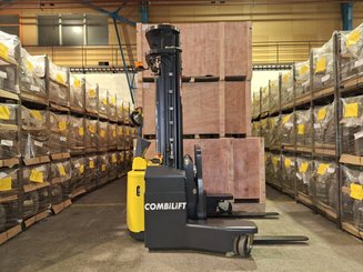 Gerbeur multidirectionnel Combilift WR4