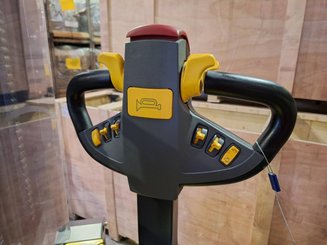 Gerbeur multidirectionnel Combilift WR4