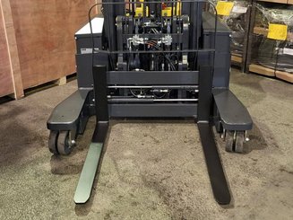 Gerbeur multidirectionnel Combilift WR4