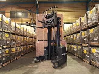 Gerbeur multidirectionnel Combilift WR4