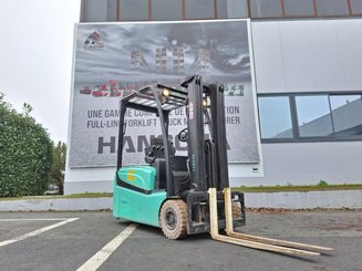 Chariot élévateur frontal 3 roues Yale ERP16VT LWB E2030