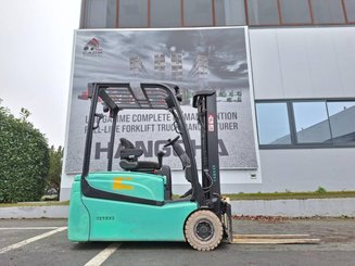 Chariot élévateur frontal 3 roues Yale ERP16VT LWB E2030
