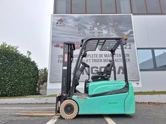 Chariot élévateur frontal 3 roues Yale ERP16VT LWB E2030