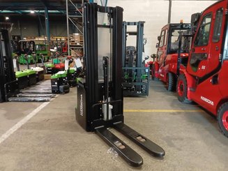 Gerbeur accompagnant Hangcha CDD16-XT1-SI