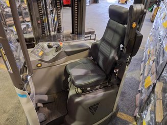 Chariot à mât rétractable multidirectionnel UniCarriers 250DTFVRE635UFW
