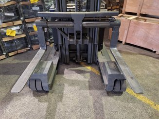 Chariot à mât rétractable multidirectionnel UniCarriers 250DTFVRE635UFW