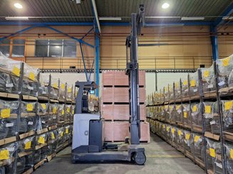 Chariot à mât rétractable multidirectionnel UniCarriers 250DTFVRE635UFW