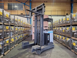 Chariot à mât rétractable multidirectionnel UniCarriers 250DTFVRE635UFW