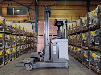 Chariot à mât rétractable multidirectionnel UniCarriers 250DTFVRE635UFW