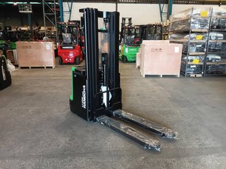 Gerbeur accompagnant Hangcha CDD16-XT1-SI