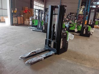 Gerbeur accompagnant Hangcha CDD16-XT1-SI