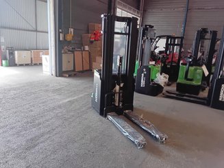 Gerbeur accompagnant Hangcha CDD16-XT1-SI