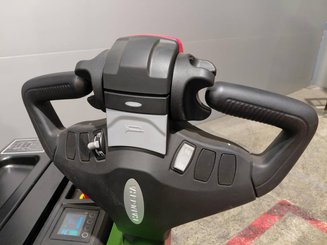 Gerbeur accompagnant Hangcha CDD12-XT1-SiL