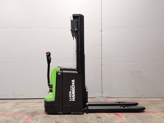 Gerbeur accompagnant Hangcha CDD12-XT1-SiL