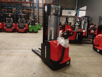 Gerbeur accompagnant Hangcha CDD12-AC2-L