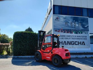 Chariot élévateur tout terrain Hangcha TT35-4 ( CPCD35-XW33C-RT4 )