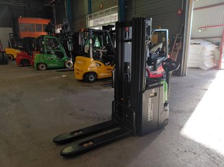 Gerbeur accompagnant Hangcha CDD12-XT1-SiL