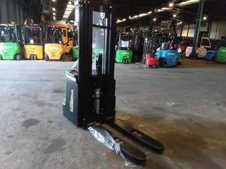 Gerbeur accompagnant Hangcha CDD16-XT1-SI