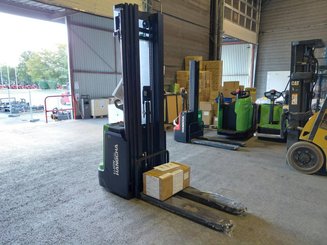 Gerbeur accompagnant Hangcha CDD16-XT1-SI
