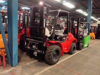 Chariot élévateur tout terrain Hangcha TT25-2 (CPCD25-X2W98E-RT2)