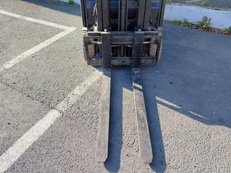 Chariot élévateur frontal 3 roues Yale ERP15VTSWB