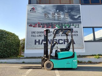 Chariot élévateur frontal 3 roues Yale ERP15VTSWB