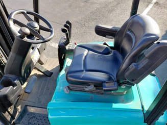 Chariot élévateur frontal 3 roues Yale ERP15VTSWB