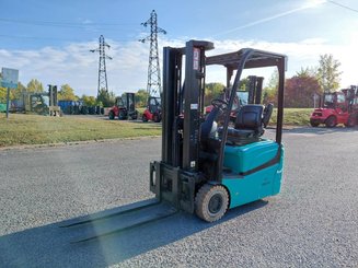 Chariot élévateur frontal 3 roues Yale ERP15VTSWB