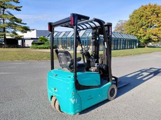 Chariot élévateur frontal 3 roues Yale ERP15VTSWB