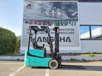 Chariot élévateur frontal 3 roues Yale ERP15VTSWB