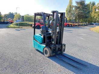 Chariot élévateur frontal 3 roues Yale ERP15VTSWB