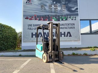 Chariot élévateur frontal 3 roues Yale ERP15VTSWB