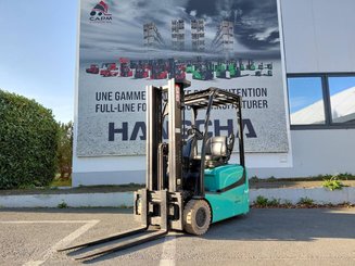 Chariot élévateur frontal 3 roues Yale ERP15VTSWB
