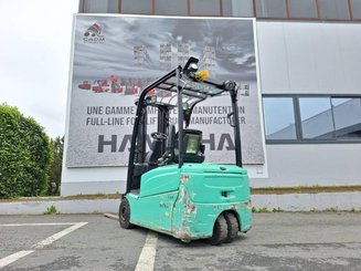 Chariot élévateur frontal 3 roues Yale ERP16VT