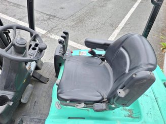 Chariot élévateur frontal 3 roues Yale ERP16VT