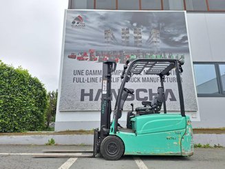 Chariot élévateur frontal 3 roues Yale ERP16VT